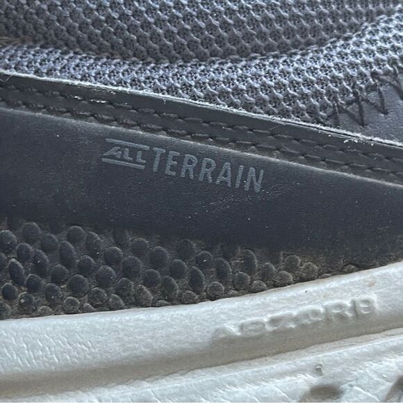 New Balance Gray Lace Up Trail Running Shoes Size 8.5 - Picture 2 of 9